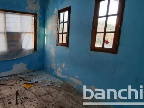 Venta Casa 2 Dormitorios a Reciclar- Arroyito