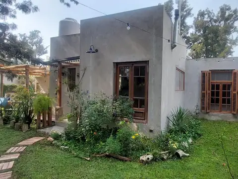 CASA EN VENTA 2 AMBIENTES LOMA VERDE GRAN JARDIN
