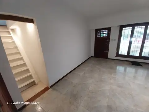 Casa en Alquiler con 1 cochera