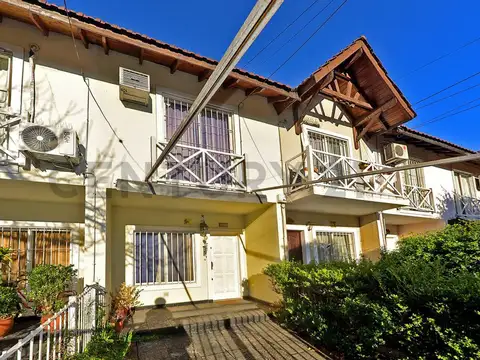 VENTA CASA DUPLEX 3 AMBIENTES ENTRADA AUTO PATIO VERSALLES