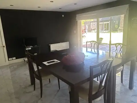 Casa en Alquiler con 2 cocheras