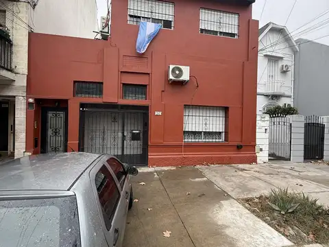 CASA EN VENTA PH DE 4 AMBIENTES  GARAGE BAULERA EN VILLA DEL PARQUE OPORTUNIDAD UNICA SIN EXPENSAS
