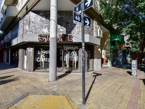 Local comercial esquina c/ depósito + entrepiso