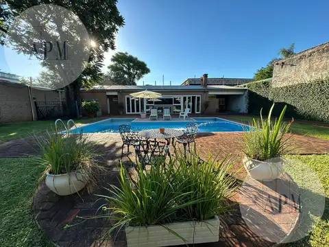 Casa en Venta con 8 cocheras