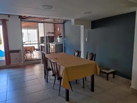 Casa 5 ambientes con 3 baños