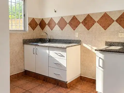 Casa 3 ambientes con 1 baño