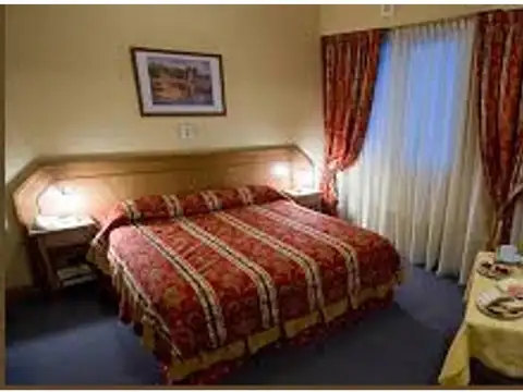 HOTEL 4 ESTRELLAS