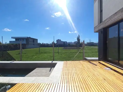 Casa 5 ambientes con 2 baños