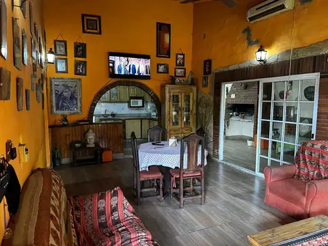 Casa 5 ambientes con 2 baños