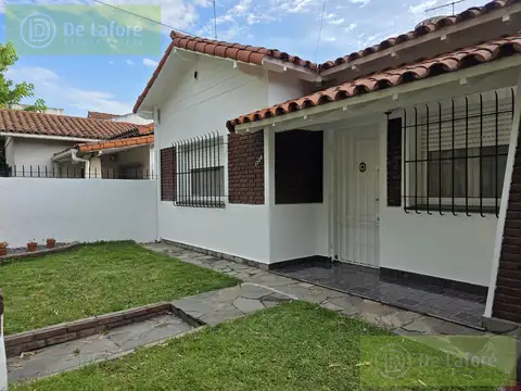 VENTA - Chalet 3 Amb. reciclado con pileta, excelente zona de Martinez