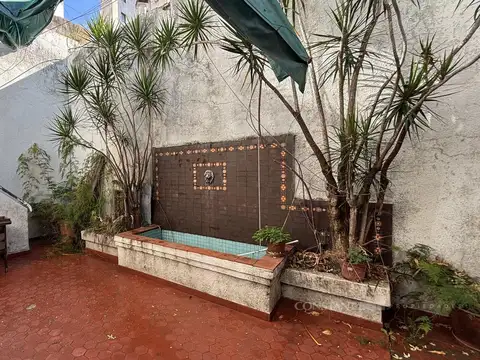 Casa de 4  dormitorios en venta en La Plata