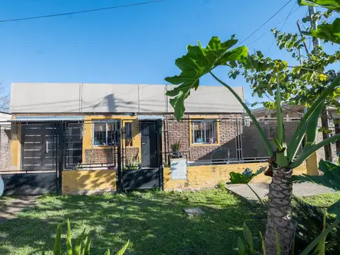 VENTA DE CASA 2 DORMTORIOS EN RECREO