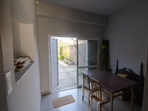 Casa 8 ambientes con 1 baño