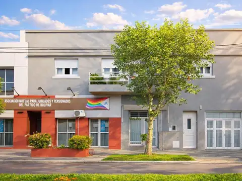 Casa de tres dormitorios con local comercial y quincho | San Carlos de Bolívar