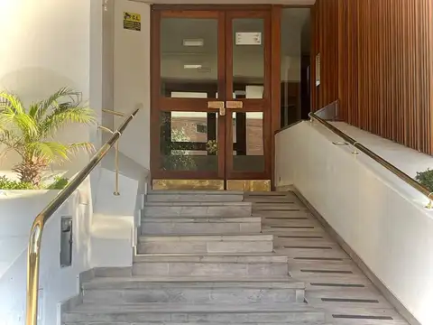 Departamento en venta, 3 ambientes en La Lucila. Vista al rio. Piso 13