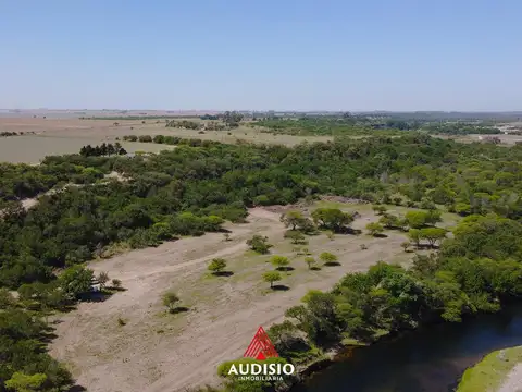 Chacra con Costa de Rio - AlmaFuerte