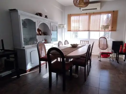 Venta casa 3 ambientes con cochera y patio Quilmes