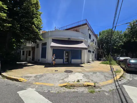 Casa en venta de tres pisos en el barrio Villa Urquiza
