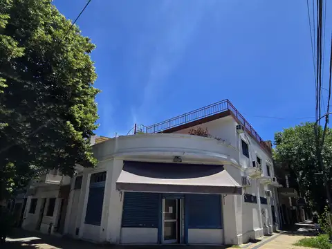 Casa en venta comercial o a refaccionar  en el Barrio Villa Urquiza
