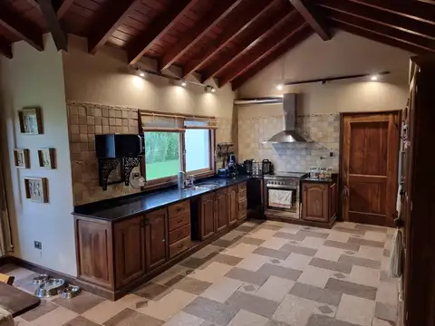 Casa 5 ambientes con 4 baños