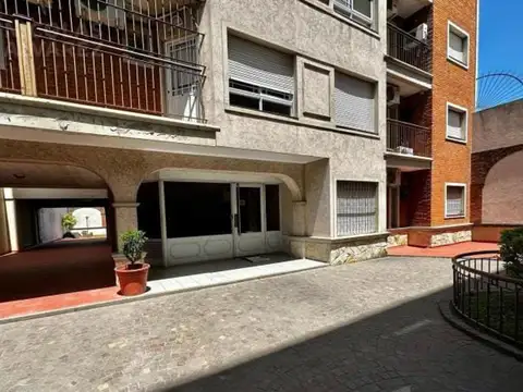 Profesor Juan Pizzurno 300