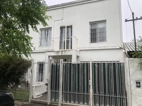 Casa - Alquiler- Villa Castells - Manuel B Gonnet