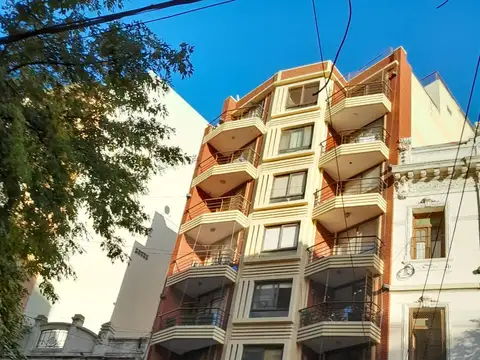 DUEñO VENDE Excelente dpto a una cuadra de  Rivadavia Y avda La Plata