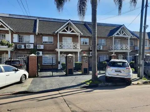 Ramos Mejia triplex 4 ambientes venta