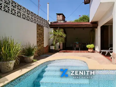 Casa 8 ambientes con 4 baños