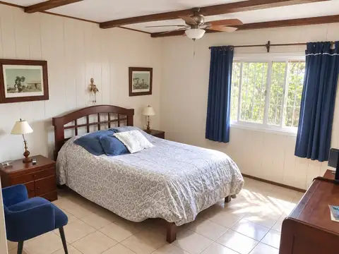 CASA CON PILETA EN ALQUILER- CHACRAS DE CORIA