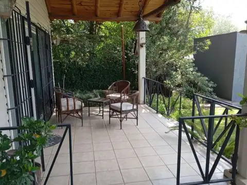 Casa 5 ambientes con 2 baños