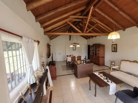 Casa en Alquiler con 2 cocheras