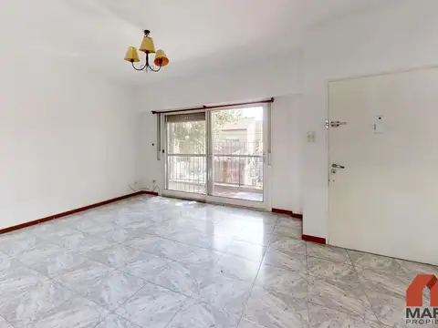 Departamento en Venta 3 Ambientes al frente por Escalera en Olivos con Cochera y Balcon