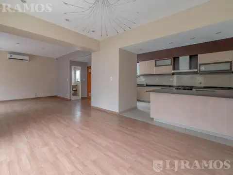 Depto Tipo Casa 4 ambientes con 3 baños