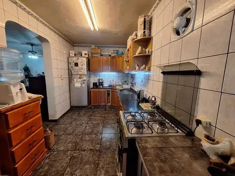 Casa 4 ambientes con 2 baños