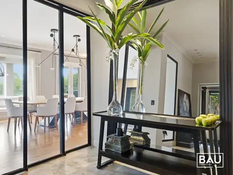 Casa en Venta con 5 cocheras