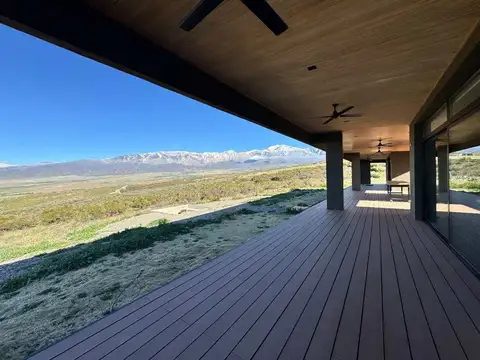 Casa en Venta en La Carrera, USD 350.000
