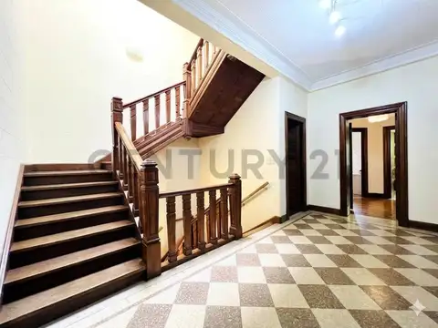 Venta Casa 10 Ambientes en Belgrano con garaje pileta y patio PLANT BAJA Y DOS PISOS /ACEPTA PERMUTA