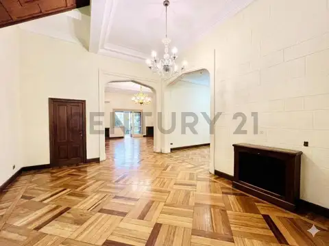 Casa 10 ambientes con 3 baños