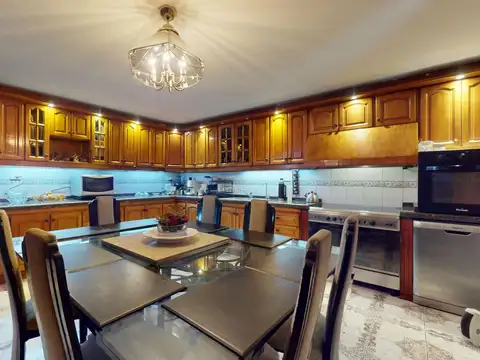CASA EN VENTA BOSQUES 4 DORMITORIOS