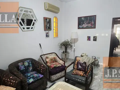 Casa 4 ambientes con 2 baños