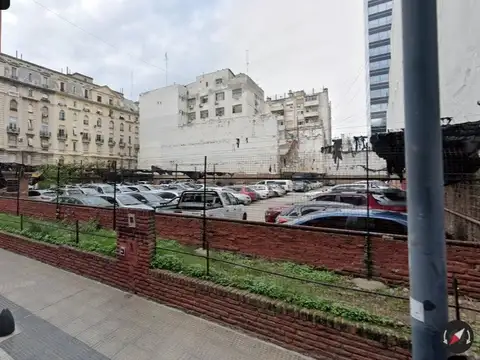 Tacuarí 300     -     2600 m2