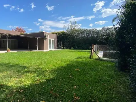 Casa con pileta en Haras Santa María – 5 dormitorios – Lote 950 m² – Los Robles