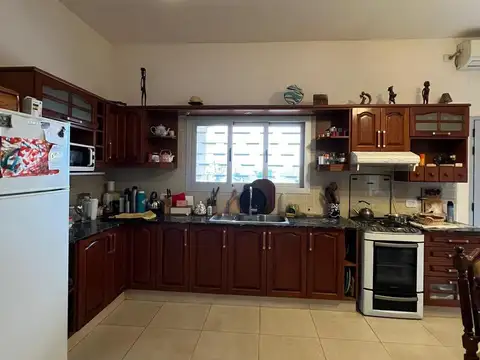 Venta Gran Casa con pileta y Vista al lago en Potrero de Garay