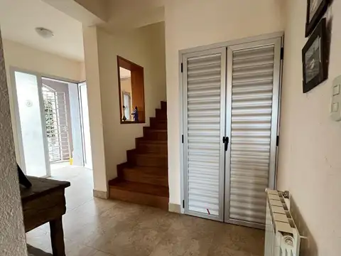 Casa 5 ambientes con 4 baños