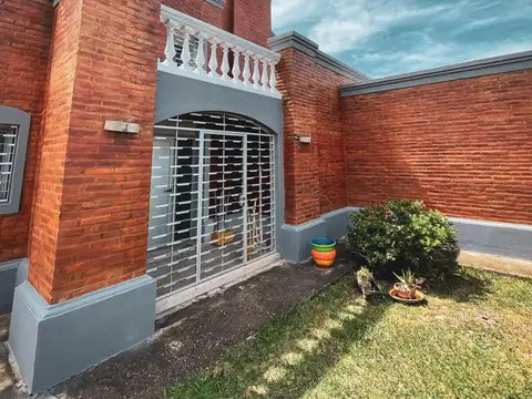 Venta Gran Casa con pileta y Vista al lago en Potrero de Garay
