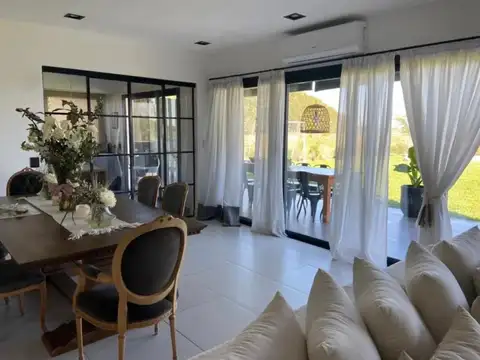 Alquiler casa 5 amb a la laguna Barrio San Gabriel, Villanueva, Tigre