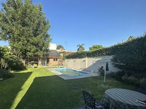 Casa con piscina en increible terreno