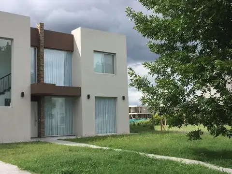 Casa en Alquiler en El Cantón, USD 2.000