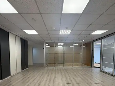 Oficina en Alquiler con 2 cocheras